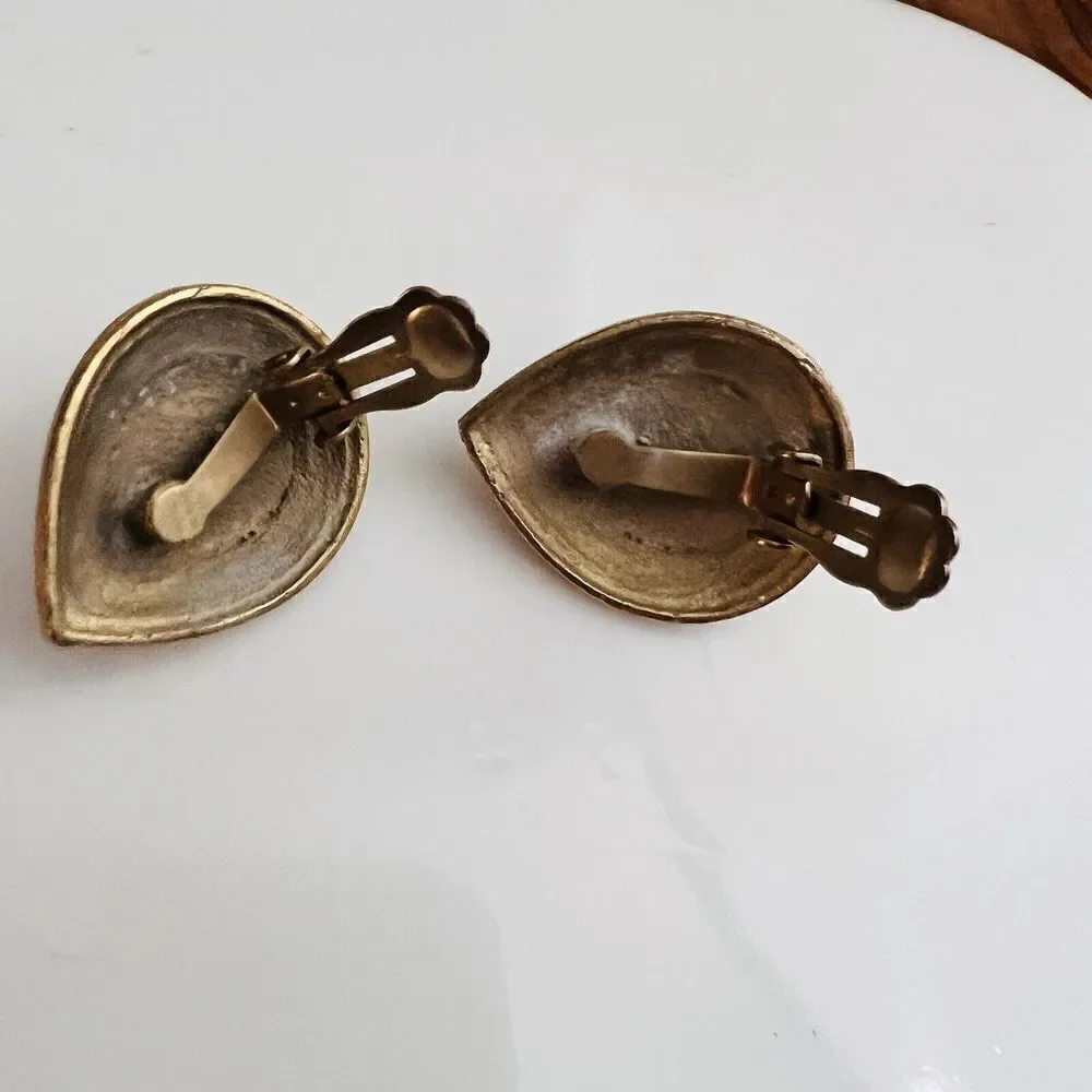 Vintage Galleria Gripoix Glass Earrings Cabochon Clip On Blue Gold Teardrop 4615